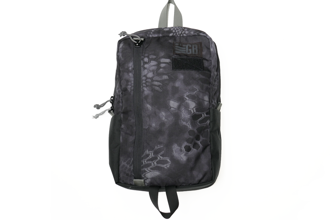 ZERØGRAND City Sling Bag in BLACK